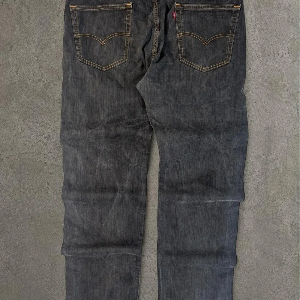 2000s baggy levi mens denim jeans dark washed
